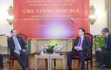 Chủ tịch Quốc hội Vương Đình Huệ gặp mặt những người bạn Cuba