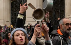 Người Pháp gõ nồi, chảo trong những cuộc biểu tình mới phản đối cải cách hưu trí