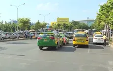 Thu hồi quyết định thu thêm phí taxi ở sân bay Tân Sơn Nhất
