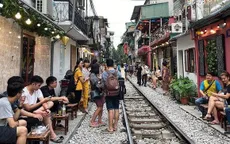 Hà Nội yêu cầu không tổ chức tour đến phố cà phê đường tàu