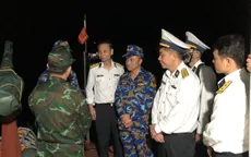 Quân chủng Hải quân tích cực tìm kiếm, cứu nạn trực thăng rơi ở Vịnh Hạ Long