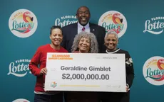 Trúng số 2 triệu USD sau khi tiêu hết tiền chữa bệnh cho con