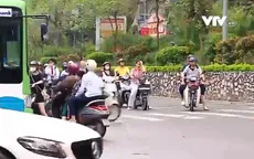 Hệ lụy khi người lớn thiếu ý thức chấp hành luật giao thông