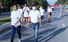 Gần 400 y bác sĩ đi bộ "Vì trái tim khoẻ"