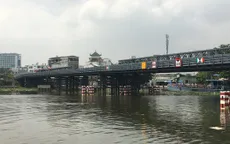 Cấm ô tô qua cầu An Phú Đông sau vụ sà lan tông trụ cầu