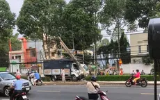 Xe tải đâm gãy trụ điện, hàng nghìn hộ dân mất điện
