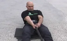 Người đàn ông khỏe nhất Turkmenistan một mình kéo xe cẩu nặng 38 tấn