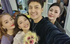 Hậu trường Gia đình mình vui bất thình lình: Thanh Sơn hạnh phúc bên vợ cũ, người yêu cũ và vợ mới