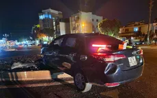 Xe ô tô đâm vào vòng xoay khiến hai người thương vong