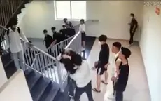 Xôn xao clip nam sinh Hà Nội hành hung bạn đổ máu tại trường