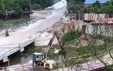 Lo ngại cầu chắn dòng chảy khi mưa lũ