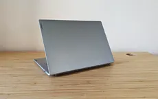 Laptop vỏ kim loại và nhựa: Cái nào tốt hơn?