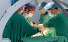 Lấy 2 khối u tủy sống hiếm gặp giúp nữ bệnh nhân thoát cảnh liệt chân