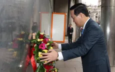 Chủ tịch nước Võ Văn Thưởng đặt hoa tại Biển lưu niệm Bác Hồ tại London