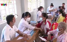Khám bệnh, tặng quà cho 800 người có công Campuchia