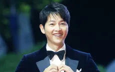 Song Joong Ki chính thức lên chức bố