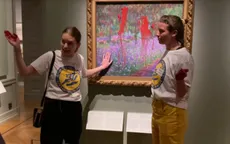 Bôi sơn đỏ lên tác phẩm của danh họa Monet tại bảo tàng Stockholm