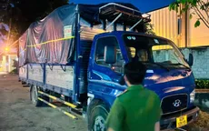 Bị phát hiện chở 3,2 tấn chất thải công nghiệp, tài xế không phối hợp xử lý