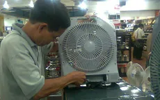 Quạt tích điện “sốt” theo nắng nóng, nguy cơ bị “thổi giá”