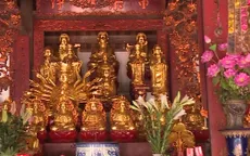 Tượng gỗ cổ chùa Thổ Hà được thếp vàng, nhiều người nuối tiếc