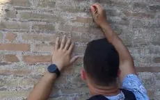 Italy truy tìm và trừng phạt du khách vẽ bậy lên  bức tường Đấu trường La Mã