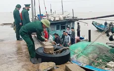 Tiếp cận, sơ cứu kịp thời thuyền viên bị tai biến trên biển