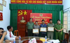 Khen thưởng người dân dũng cảm bắt cướp tại cửa hàng viễn thông ở Bình Dương