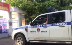 CSGT dùng xe chuyên dụng hỗ trợ thí sinh tới điểm thi kịp thời gian quy định