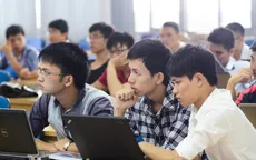 INFOGRAPHIC: Top 10 ngành học ra trường dễ kiếm việc