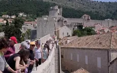 Thành phố ‘đau đầu’ vì quá tải du khách