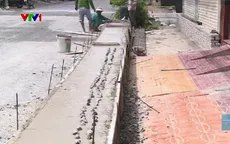 Nâng cấp đường cao hơn nền nhà dân gần nửa mét