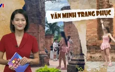 Ăn mặc phản cảm chốn linh thiêng: Y phục xứng kỳ đức