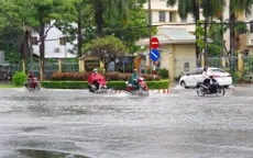 Mưa lớn kéo dài làm ngập đường, tốc mái nhiều căn nhà ở Kiên Giang