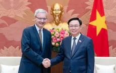 Chủ tịch Quốc hội Vương Đình Huệ tiếp Đại sứ Pháp Nicolas Warnery