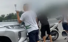 "Cò vé" náo loạn trước cổng sân vận động Mỹ Đình