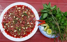 7 người ngộ độc nhập viện nghi do ăn tiết canh bò