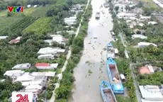Sà lan, tàu bơm cát gây nguy cơ sạt lở bờ sông ở Long An