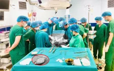 Cứu sản phụ rau tiền đạo trung tâm, rau cài răng lược xuyên bàng quang cực nguy hiểm