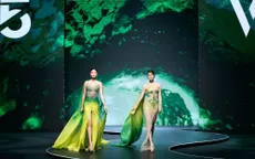Á hậu 1 Miss World Vietnam 2023 catwalk cùng chị gái