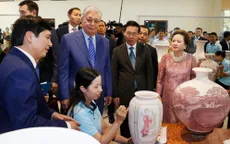 Chủ tịch nước Võ Văn Thưởng và Tổng thống Kazakhstan thăm làng nghề gốm Chu Đậu
