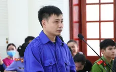Tài xế tông tử vong 3 mẹ con bật khóc trước tòa
