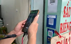 Dán đè mã QR giả mạo tại các cửa hàng để chiếm đoạt tiền