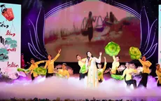 Xúc động khi nghe Đặng Hồng Nhung hát ''Lời ru quê mẹ''
