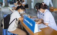 Nhiều tân sinh viên nhập học từ 3h sáng