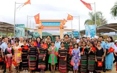 Bộ trưởng Bộ GDĐT thăm học sinh vùng khó trước thềm năm học mới