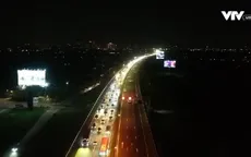 Tránh tắc đường, nhiều người dân về quê nghỉ lễ 2/9 khi tối muộn
