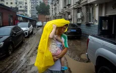 Người dân Bắc Kinh (Trung Quốc) bắt đầu dọn dẹp sau mưa lụt lịch sử