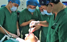 Cứu cô gái trẻ bị biến dạng khuôn mặt vì khối u khổng lồ
