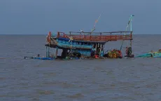 Quảng Ngãi: Tàu hàng tông chìm tàu cá, 3 ngư dân thoát nạn