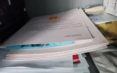Làm giả tài liệu, con dấu rồi thuê xe ôm đi giao cho khách hàng